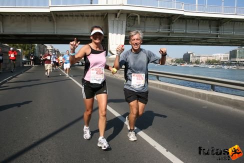 a legvidámabb futók Budapest Marathon futás