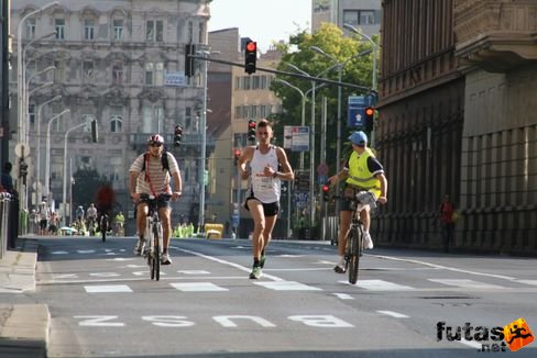 az első váltóban Budapest Marathon futás