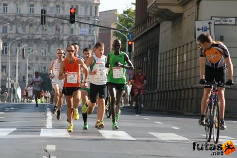 Tóth Tamás, Józsa Gábor, Elisha Kiprotich Sawe Budapest Marathon futás