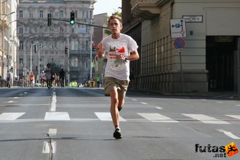 Tatai rohamosztag Budapest Marathon futás