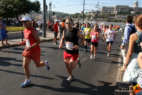 Brit Nagykövetség futója Budapest Marathon futás