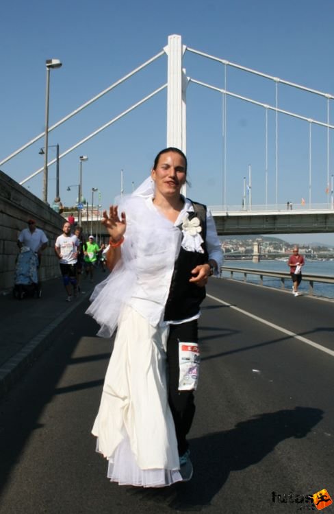 nő és a férfi Budapest Marathon futás