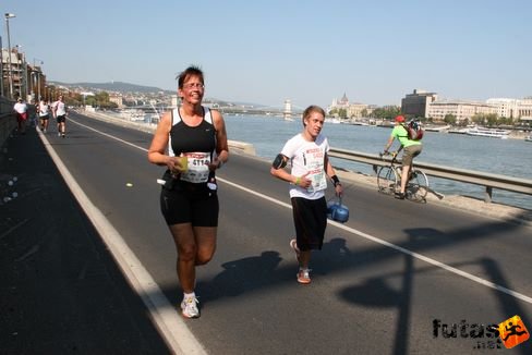 Van Den Bergs, Simona Budapest Marathon futás