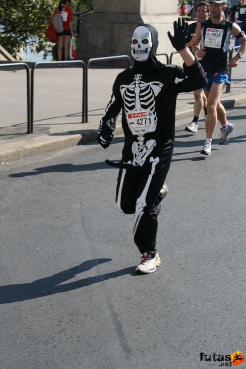 Mears, Mike GBR Exmouth 3:37:13 Budapest Marathon futás