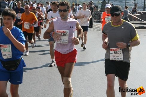 Magioglou, Costas, Steel, Gerard Budapest Marathon futás
