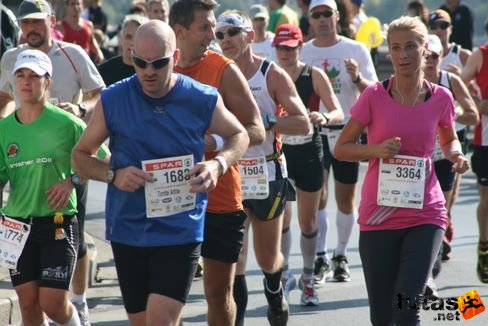 Attila, Steve, Boros Eszter Budapest Marathon futás