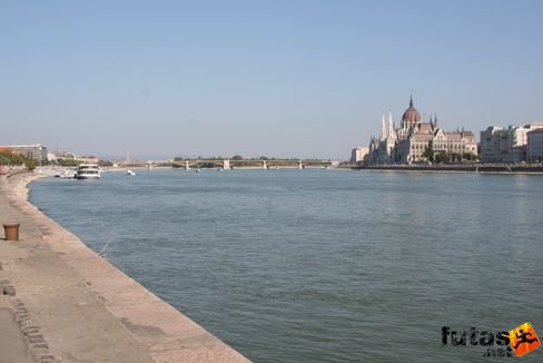 rakpart Duna Margit híd és az Országház Budapest Marathon futás