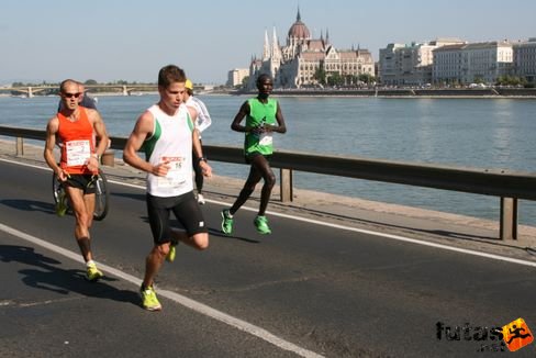 Józsa Gábor  2:27:48, Elisha Kiprotich, Sawe 2:25:57 Budapest Marathon futás