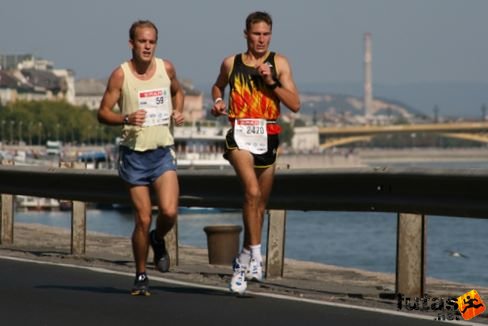 Zsigmond Előd Zsolt , Kónya Ákos 2:36:29 Budapest Marathon futás