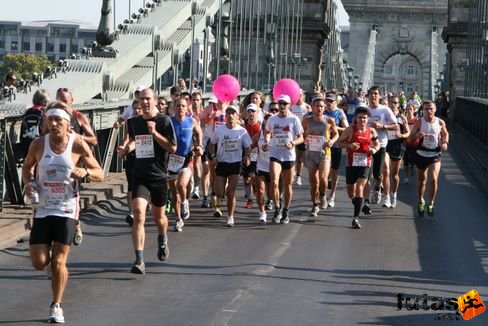 3 órás futók Budapest Marathon futás