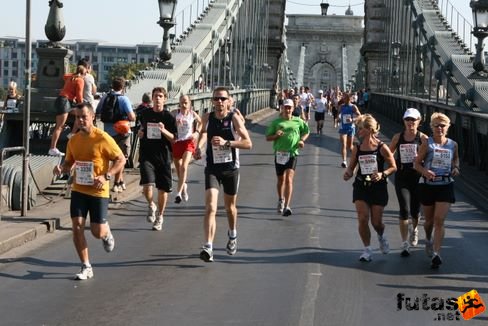 Kaikkonen, Kaisu, Niemi Johanna, Pietarinen Tuija Budapest Marathon futás