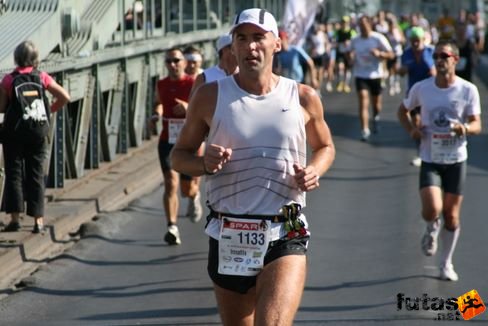 Iron Attila Budapest Marathon futás