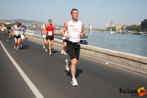 Pufe Stefan Rennschweine Aystetten Budapest Marathon futás
