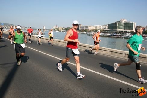 Érdy Gábor Esztergomi Futóművek Budapest Marathon futás