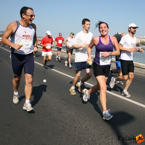 Rivaroli Luigi , PASQUALI RITA Italia Budapest Marathon futás