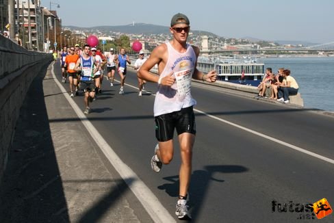 Almádiátúszás Budapest Marathon futás