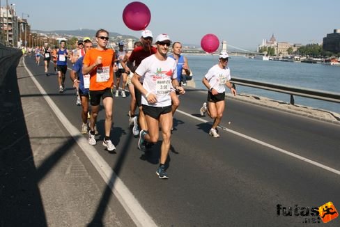 Krisz 3 órás iramfutó Budapest Marathon futás
