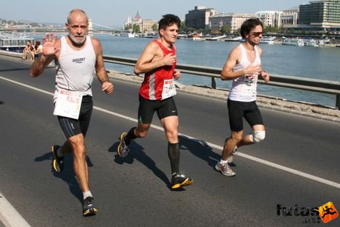 Sneci - Futóbolondok SE , István, Gergely Budapest Marathon futás