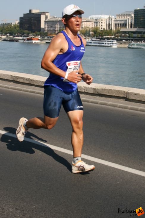 Kurimoto Nobukazu JPN TOYOTA Budapest Marathon futás