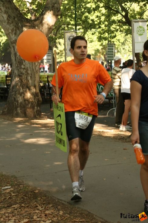 Pacemaker 2:30-as iramfutó Budapest Félmaraton futás