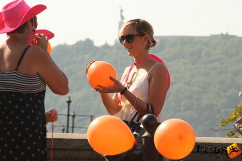 szurkolók a  Lánchídnál Budapest Félmaraton futás