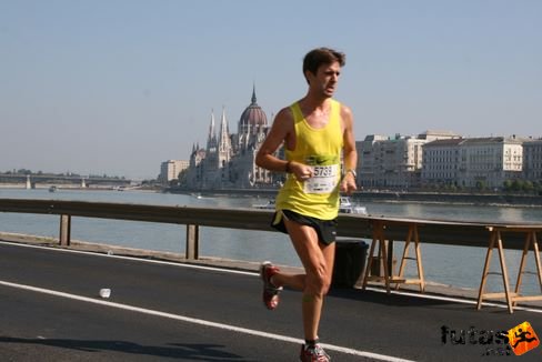 Szilágyi Tibor Nike Futóklub Tata Tatabánya Budapest Félmaraton futás