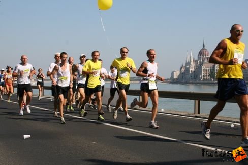 Földing Ottó Nike Futóklub - Győr,  Sipos Dávid iramfutók Budapest Félmaraton futás