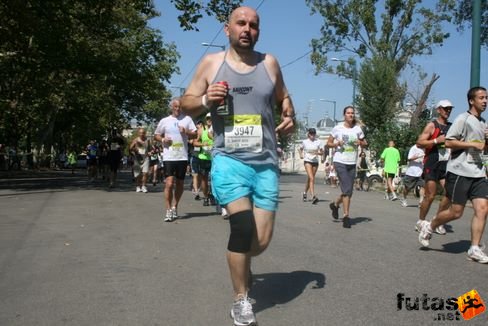 Somodi Attila sörrel frissít a Budapest Félmaratonon Budapest Félmaraton futás