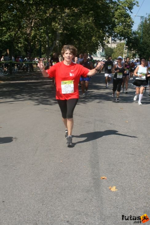 Varga Zoltánné Anikó dr. félmaraton futó Budapest Félmaraton futás