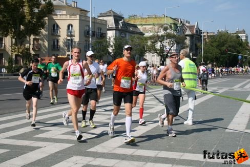 Casali Lucio podistica formiginese Castelfranco Emilia, Gábor, Ács Éva Esztergomi Futóművek Budapest Félmaraton futás