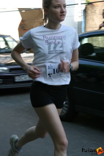 Mravik Eszter  Eötvös Ötös 5 kilométeres futóverseny, Running