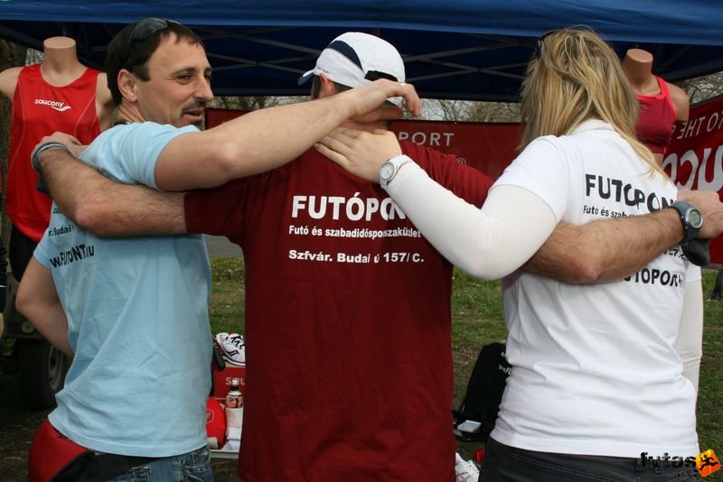 Depónia Tóparti-Futóparti futás előtt, Futó és szabadidősportszaküzlet