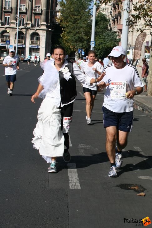 jelmezes futás Budapest Marathon futás