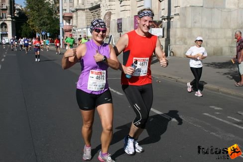 Nikkola Jonna and Nikkola Juha Budapest Marathon futás