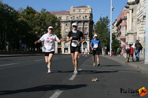 Kovalainen Senja, Hynninen Sari Budapest Marathon futás