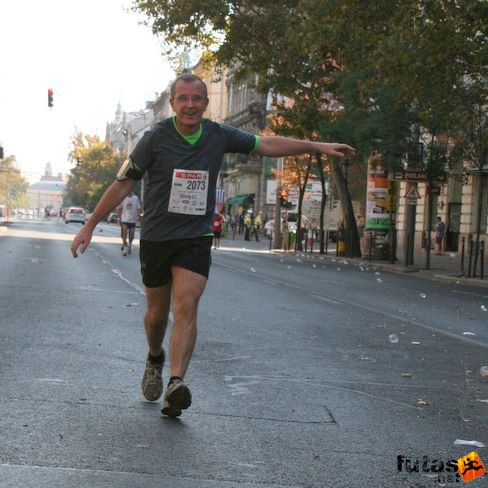 Tokár István maraton futó Budapest Marathon futás