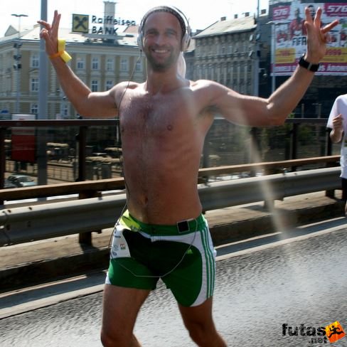 sunshine happy half marathon runner Budapest Félmaraton futás
