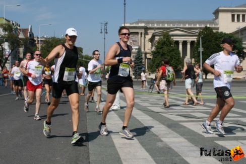 fut a Pók család Budapest Félmaraton futás
