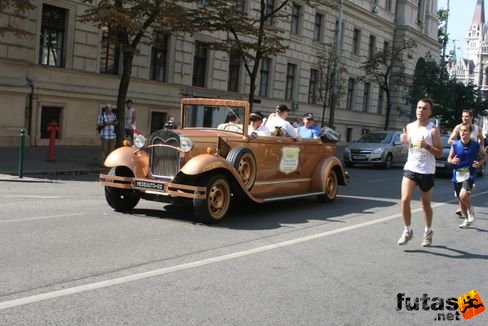 Meseautóval Budapest Félmaraton futás