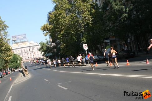 felfutás a Nyugati felüljáróra Budapest Félmaraton futás