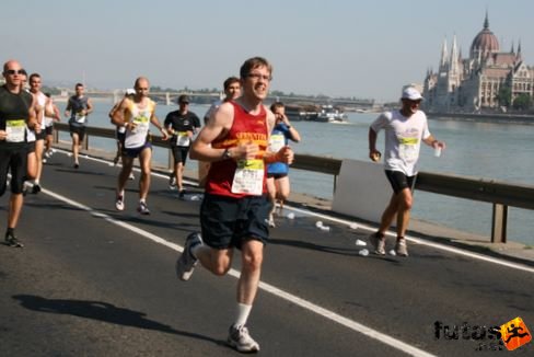 Simon Bampfylde, Serpentine 	London Budapest Félmaraton futás