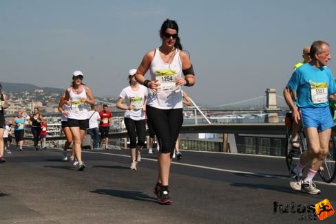 Sánta Anita Budapest Félmaraton futás