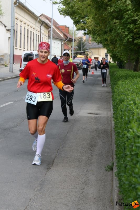 Futás Sárváron, Vajda Anita egyéniben és váltóban fut