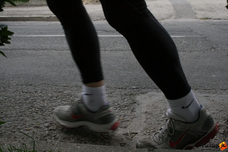 Futás Sárváron, futás a padka mellett