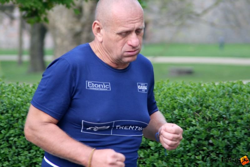 Futás Sárváron, Laci  (vajon mit gondolhat ?)