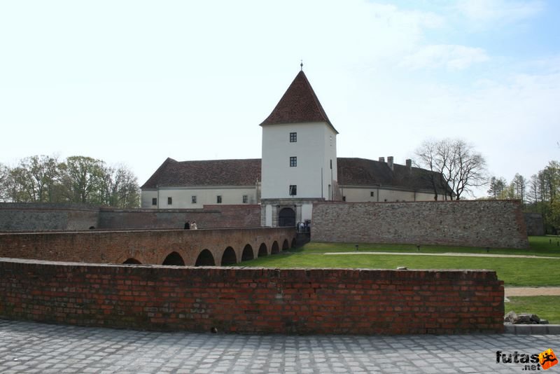 Ultrafutók Sárváron, Sárvári vár