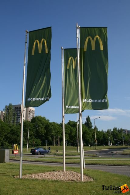 Békás Kerékpáros Teljesítménytúra Budapestről, új zöld McDonald's zászlók