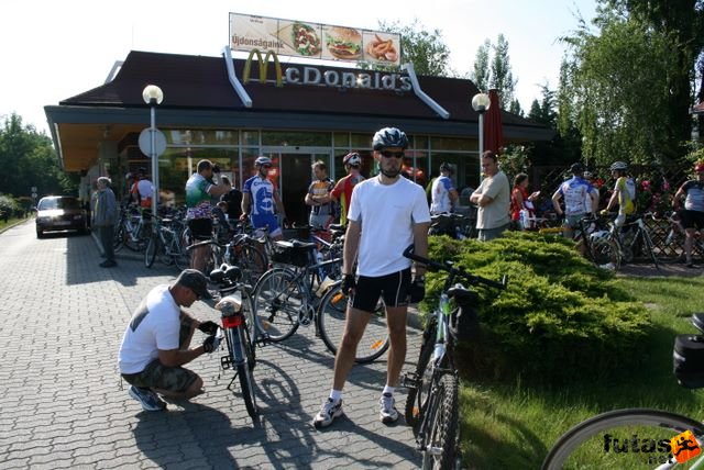 Békás Kerékpáros Teljesítménytúra Budapestről, gyülekezés a McDonald's előtt