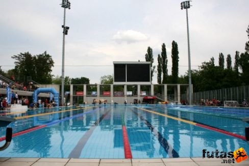 Széchy Tamás Uszoda Évadnyitó triatlon a Margitszigeten