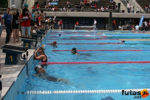 úszók a verseny előtt Évadnyitó triatlon a Margitszigeten